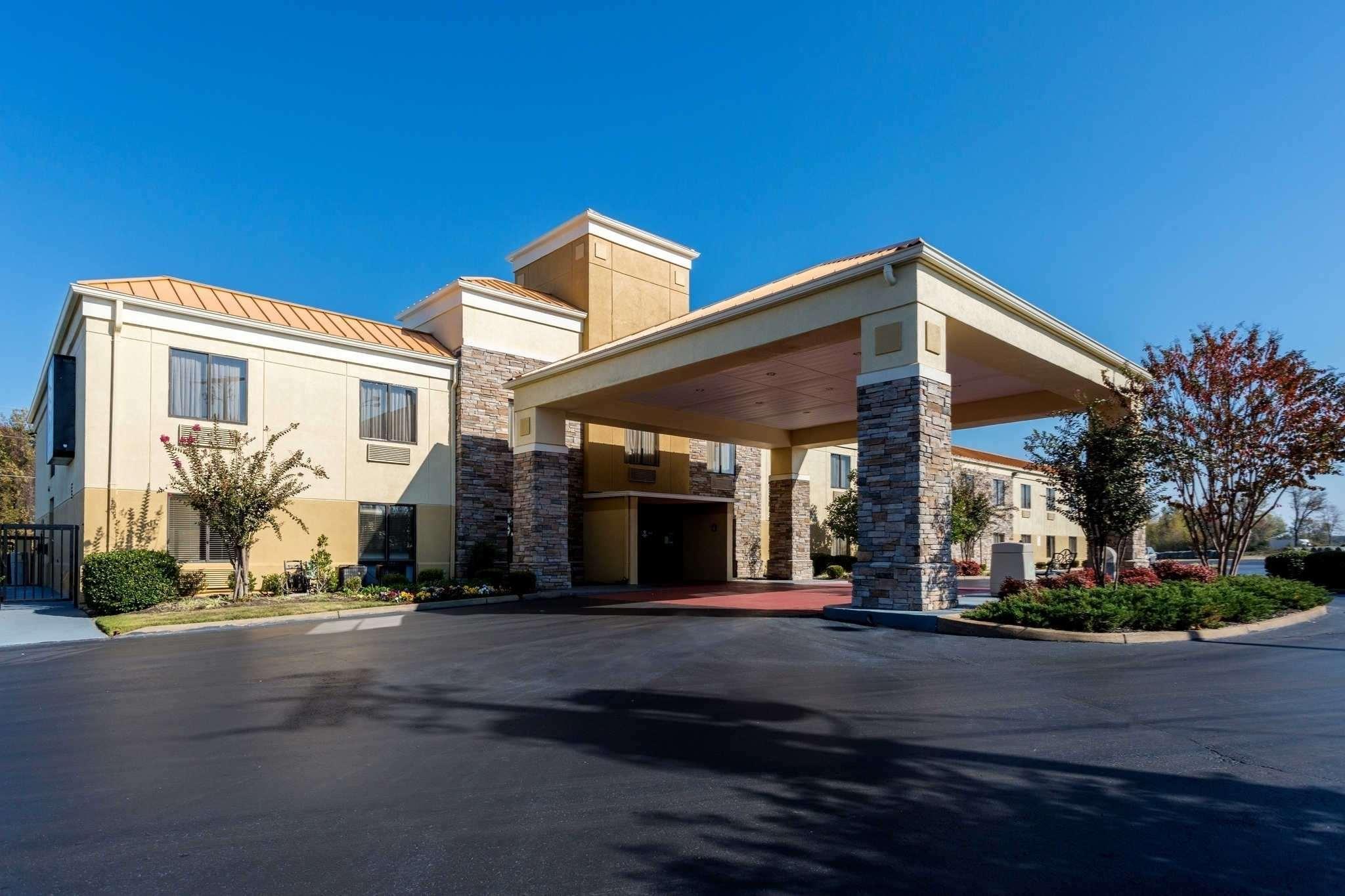 Comfort I-40 Inn 2*