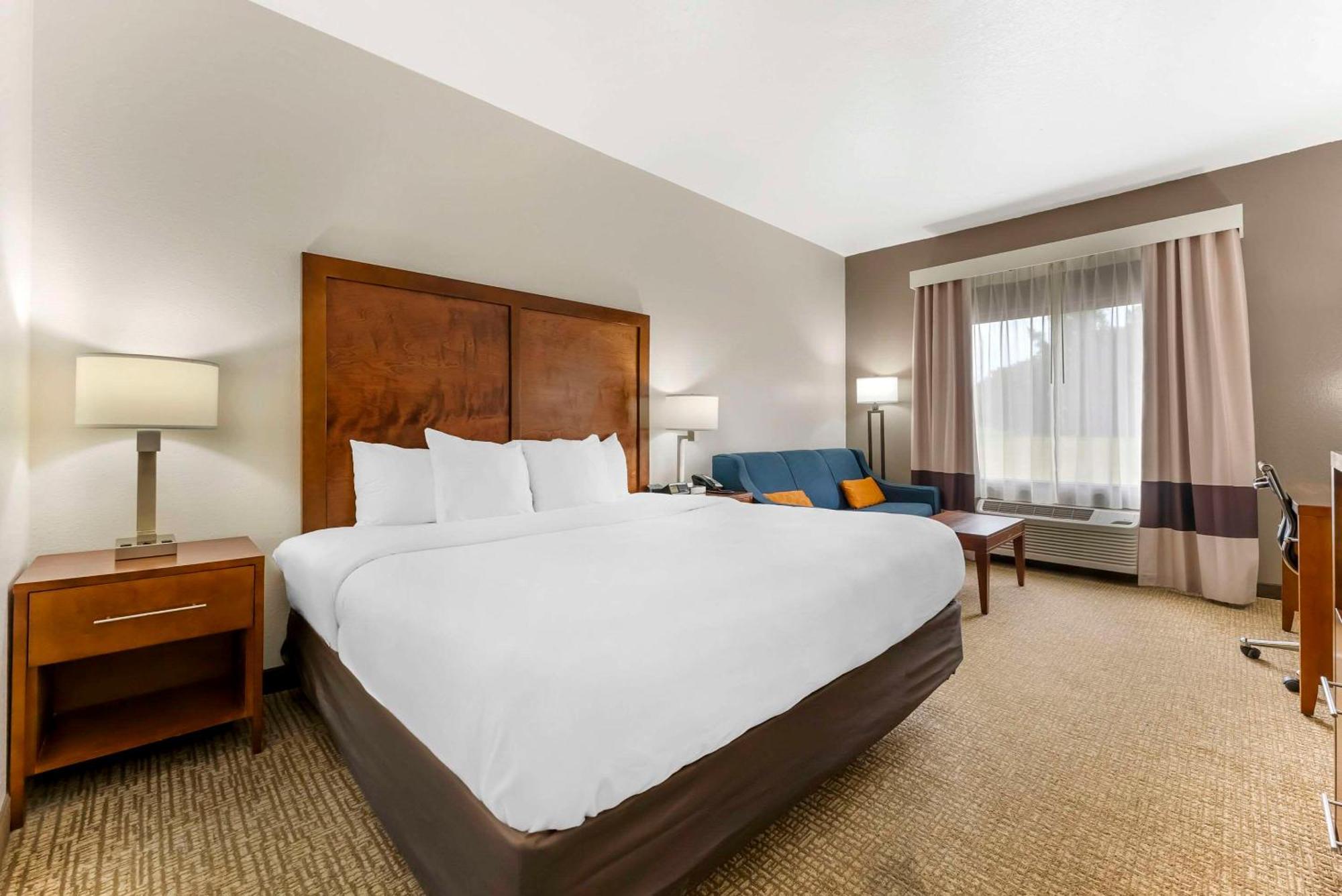 Comfort I-40 Inn 2*