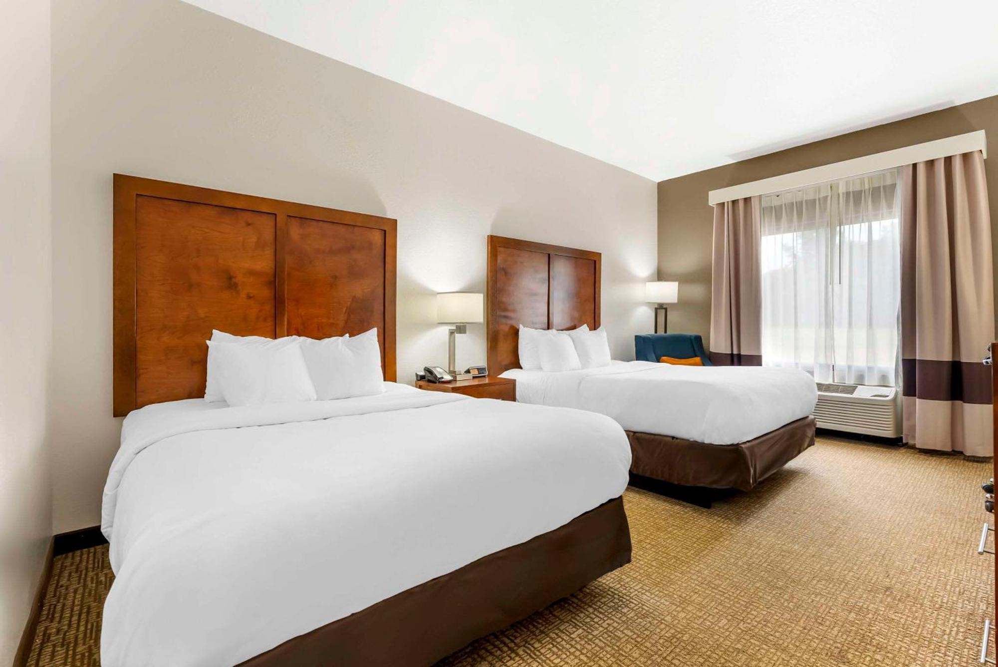 Comfort I-40 Inn 2*